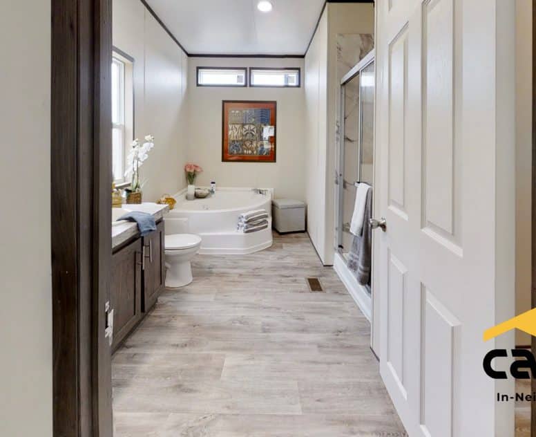 Bathroom with jacuzzi tub in manufactured home in Texas