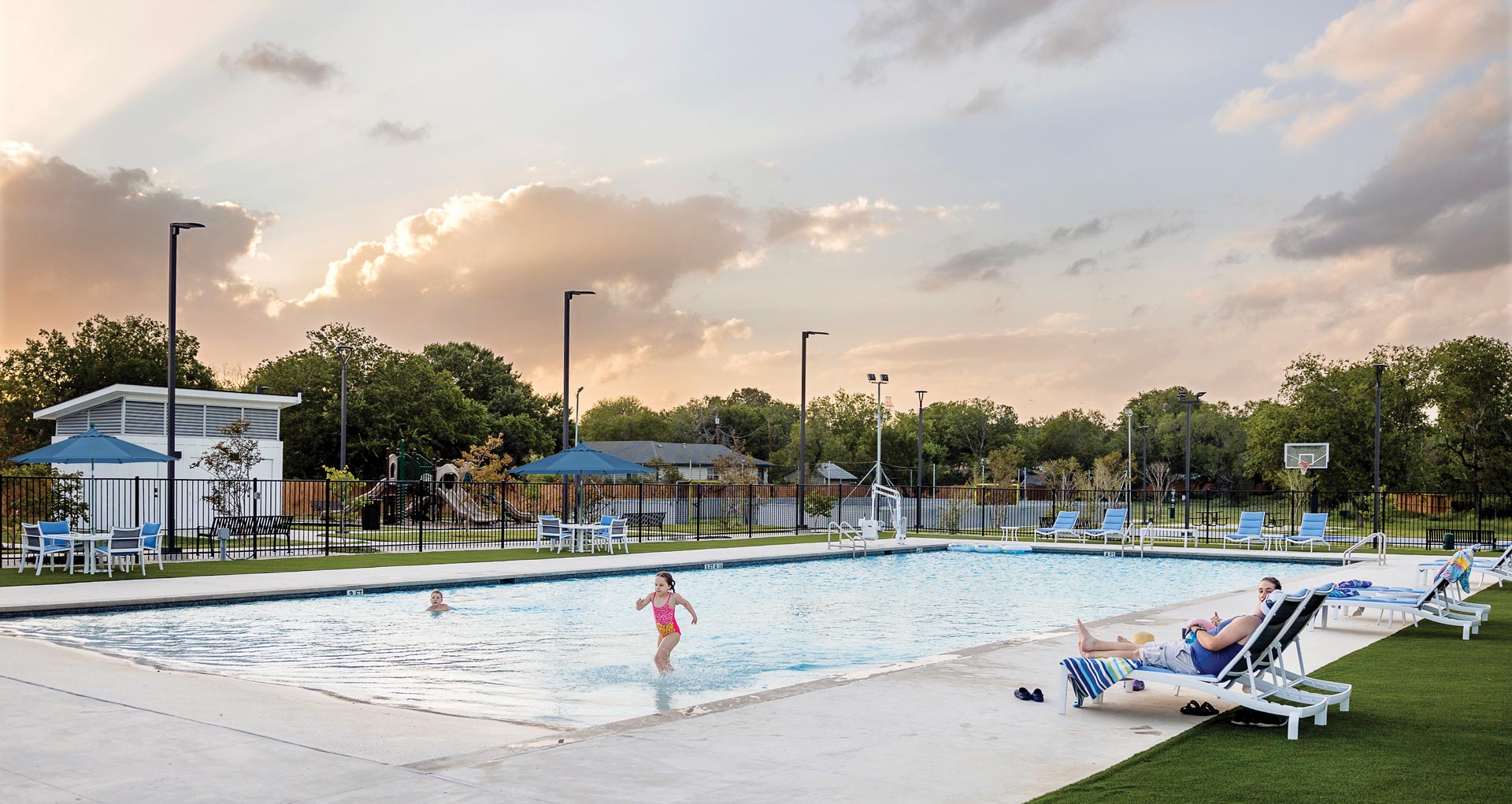 Flores Valley pool