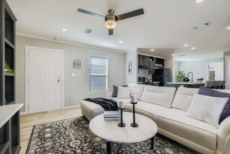 Flores Curve - Living Room