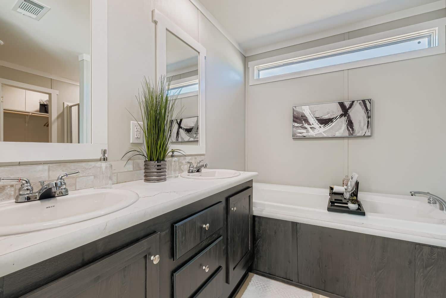 Flores Curve - Primary Bathroom