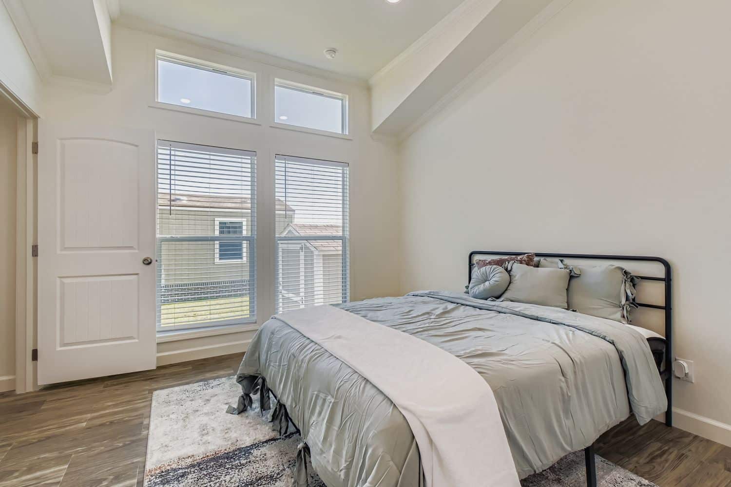6105 E Mckinney St 84 - 06 Primary Bedroom