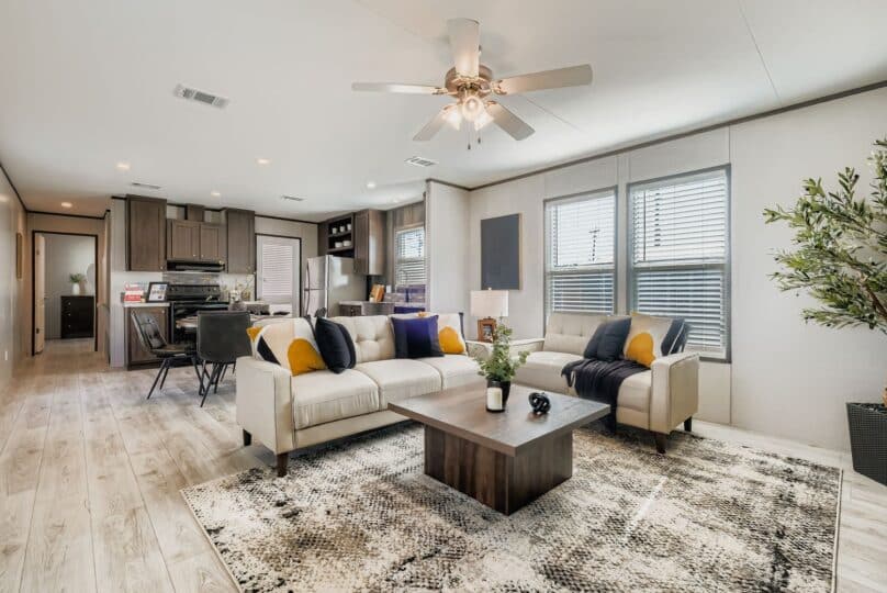 W15930 Flores Curve - 003 - 03 Living Room