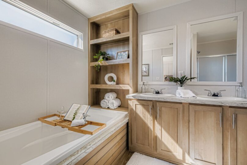 15945 Flores Curve - Primary Bathroom