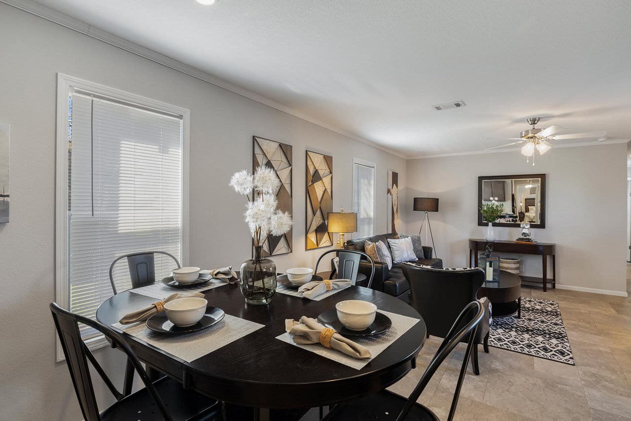 1676C Dining 1