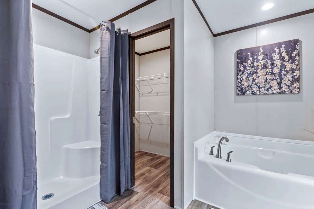 clayton desire master bath 1
