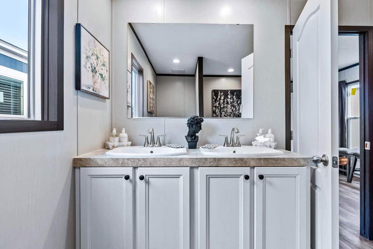clayton desire master bath 2
